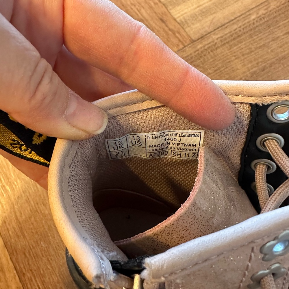 Dr. Martens Kids Boots in Powder Pink - Picture 5 of 7